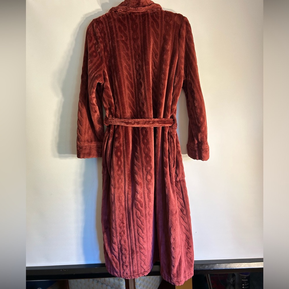 LIZ CLAIBORNE TEXTURED BURGUNDY COLOR ROBE WITH POCKETS AND BELT WOMEN’S SIZE S - Picture 3 of 7